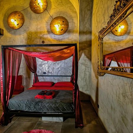 Black Hole Rooms Catania Bagian luar foto