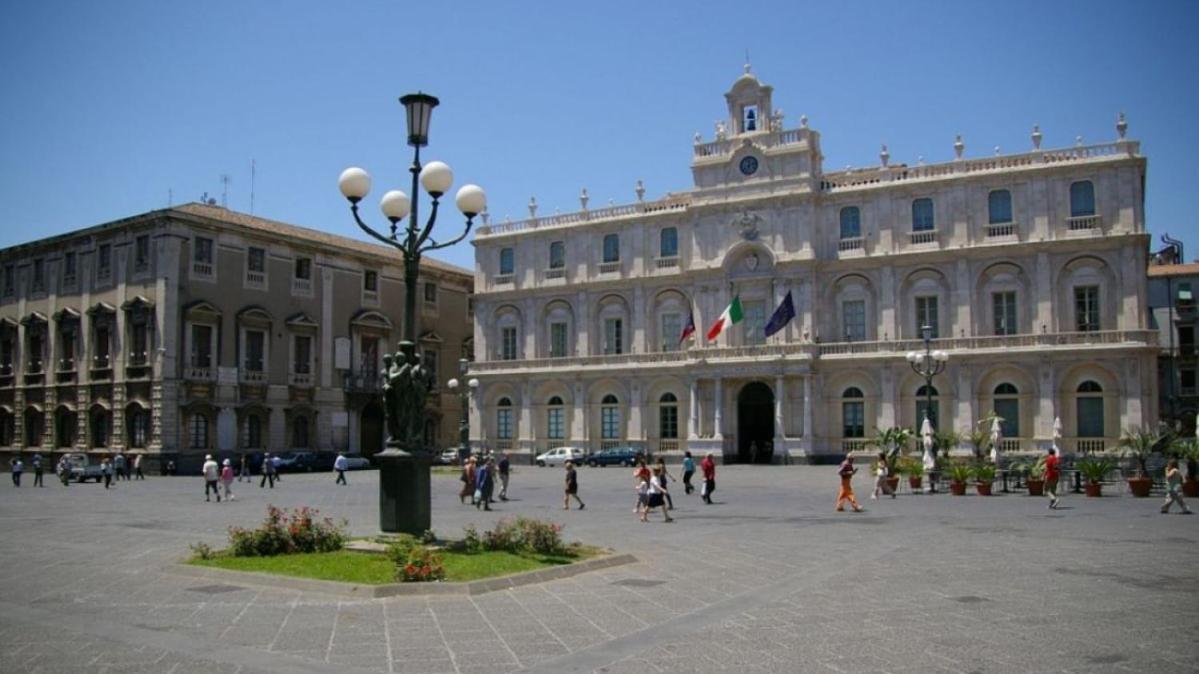 Black Hole Rooms Catania Bagian luar foto